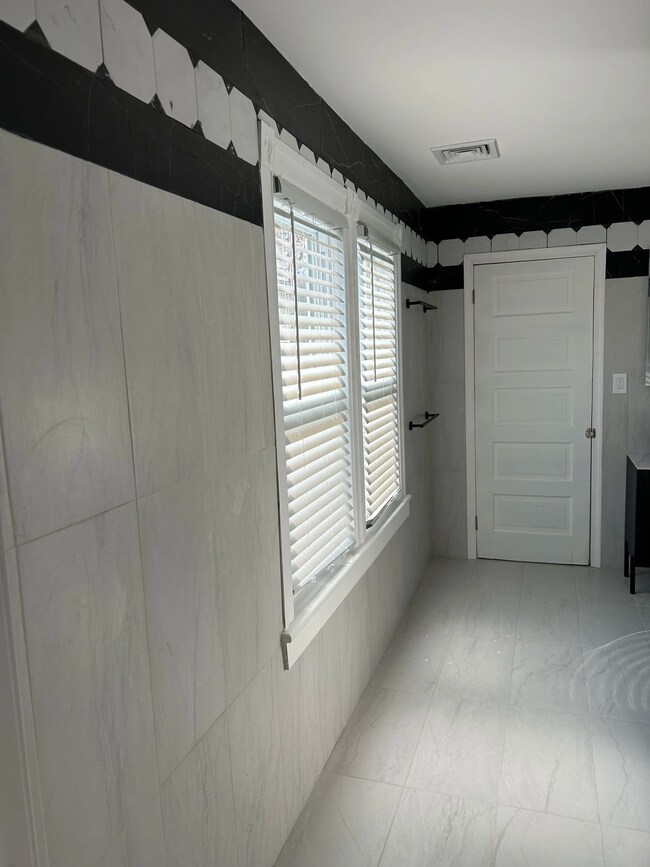 Building Photo - 72 Delaware Ave