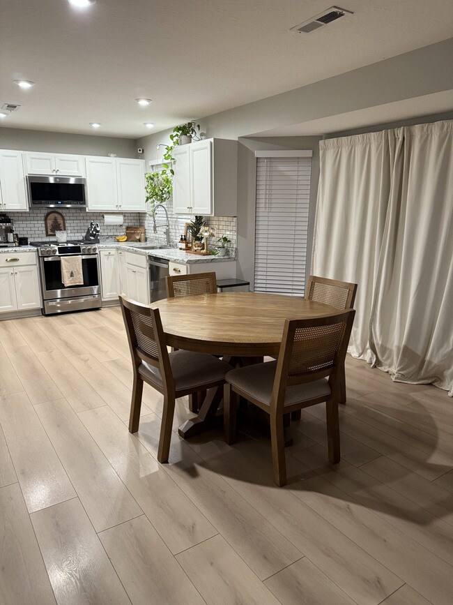 Building Photo - 7481 Autumn Joy Ave