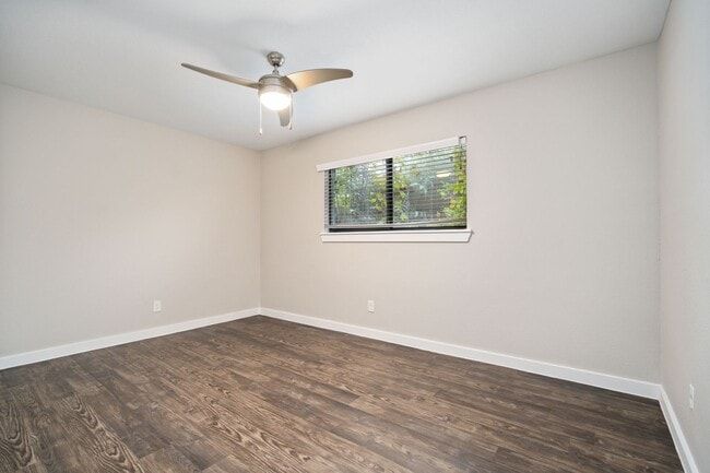 Interior Photo - Dream Montrose - 3414 Graustark Street