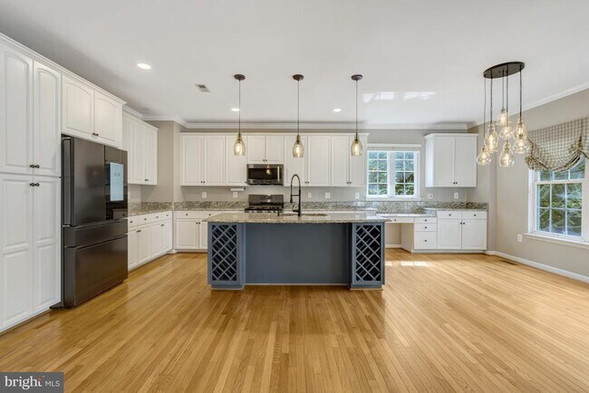 Building Photo - 6001 Alderdale Pl