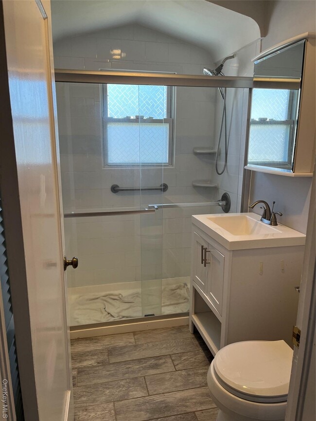 Building Photo - 7 Floyd Pl