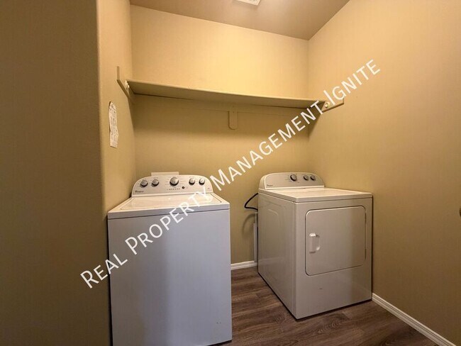 Building Photo - 332 SW Antler Ridge Ln