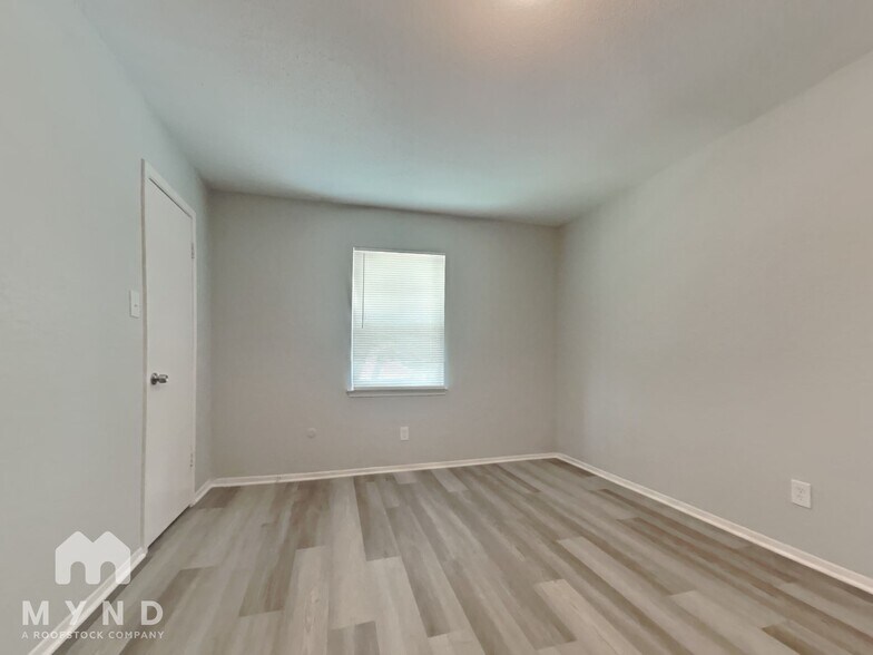 Building Photo - 6607 Escondido Dr