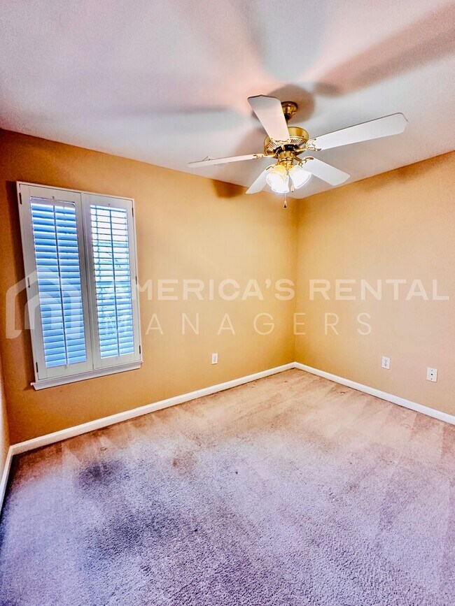 Building Photo - 165 Rocky Ridge Dr