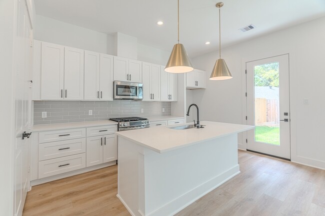 Building Photo - 7707 Inwood Grv Ln