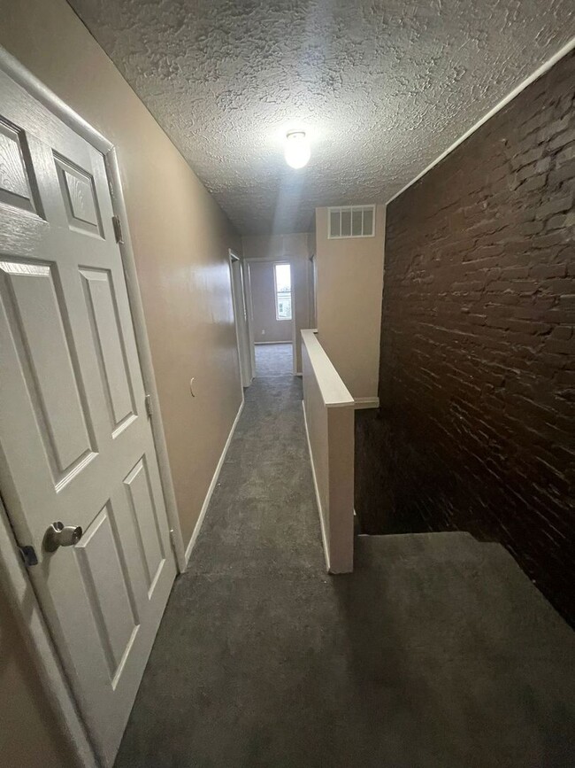 Building Photo - Two Bedrooms W/ Storage Room Upstairs 1 1/...