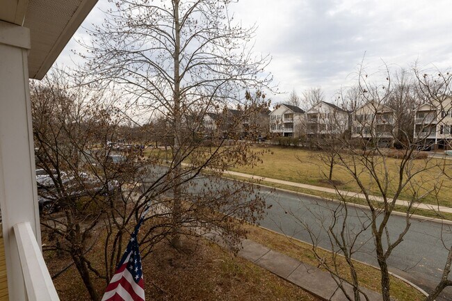 Building Photo - Single Family Home Minutes to DTWN/UVA Area