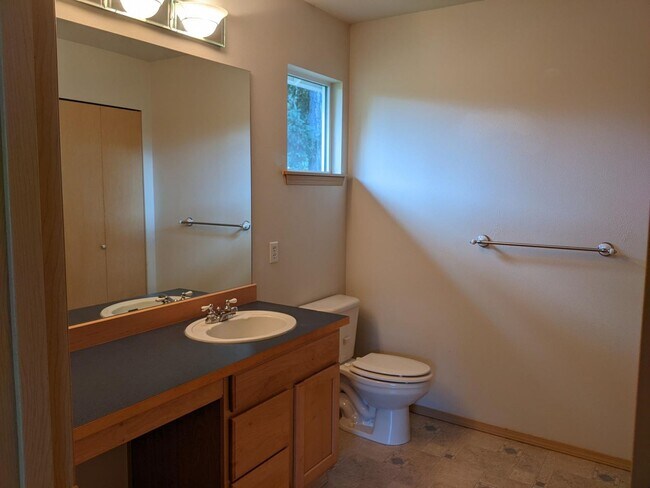 Building Photo - Upgraded Home in DuPont
