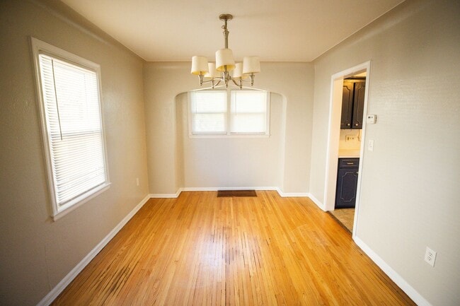Building Photo - Beautiful, functional, and clean three bed...