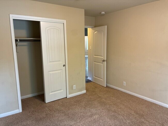 Building Photo - 3BR SFR • Tile Kitchen • Assigned Covered Parking • Austin