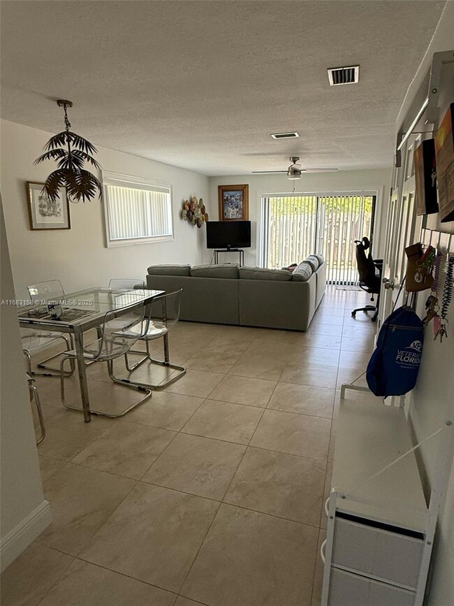 Building Photo - 9411 S Ocean Dr
