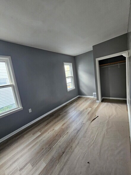 Building Photo - 7815 Rosewood Ave