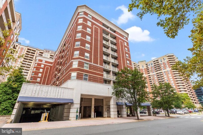 Building Photo - 880 N Pollard St