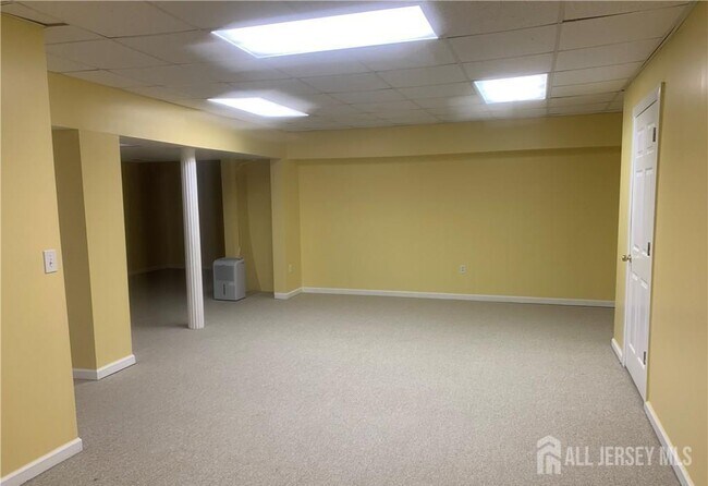 Building Photo - 22 Arbutus Way