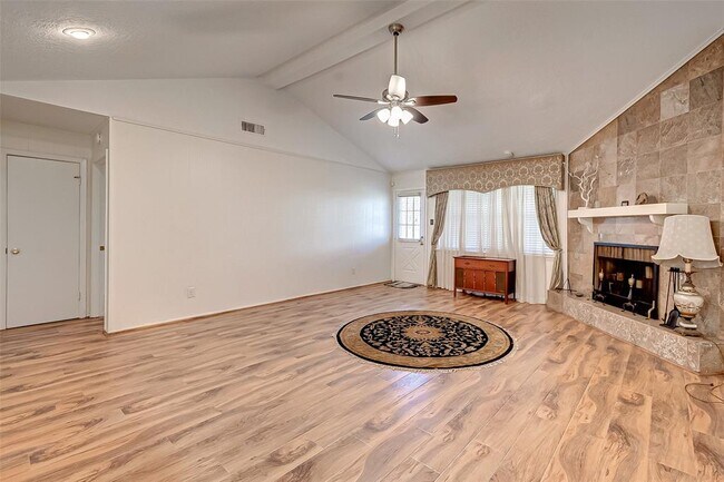 Building Photo - 11707 N Willow Cir