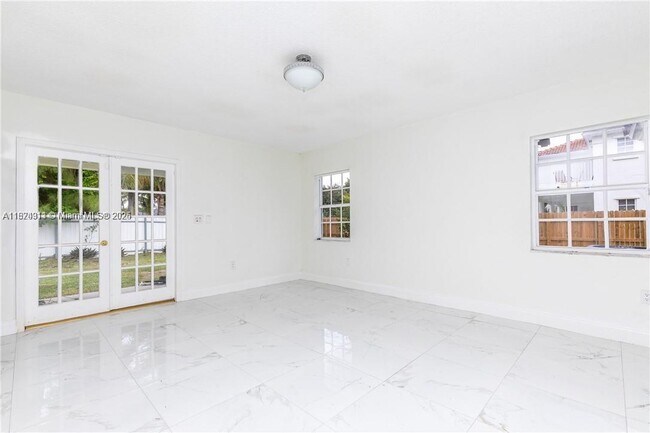 Building Photo - 18420 SW 77th Ct