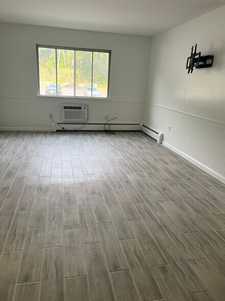 Living Room with Airconditioner - 32 Tanager Rd