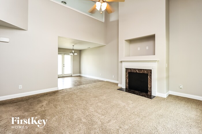Building Photo - 495 River Crest Dr N