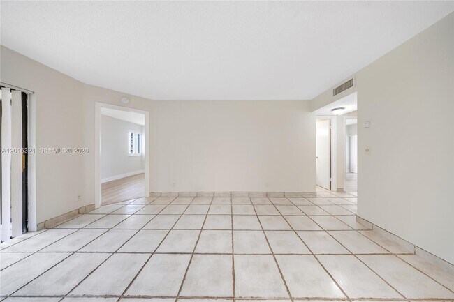 Building Photo - 5521 Courtyard Dr