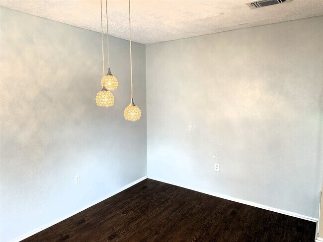 Building Photo - 62 Evanston St