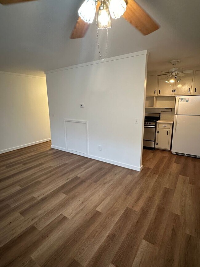 Building Photo - 722 Holly St