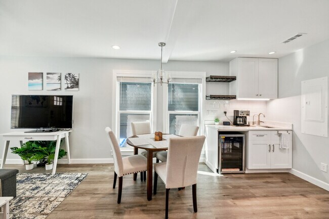 Building Photo - 111 Hanover St