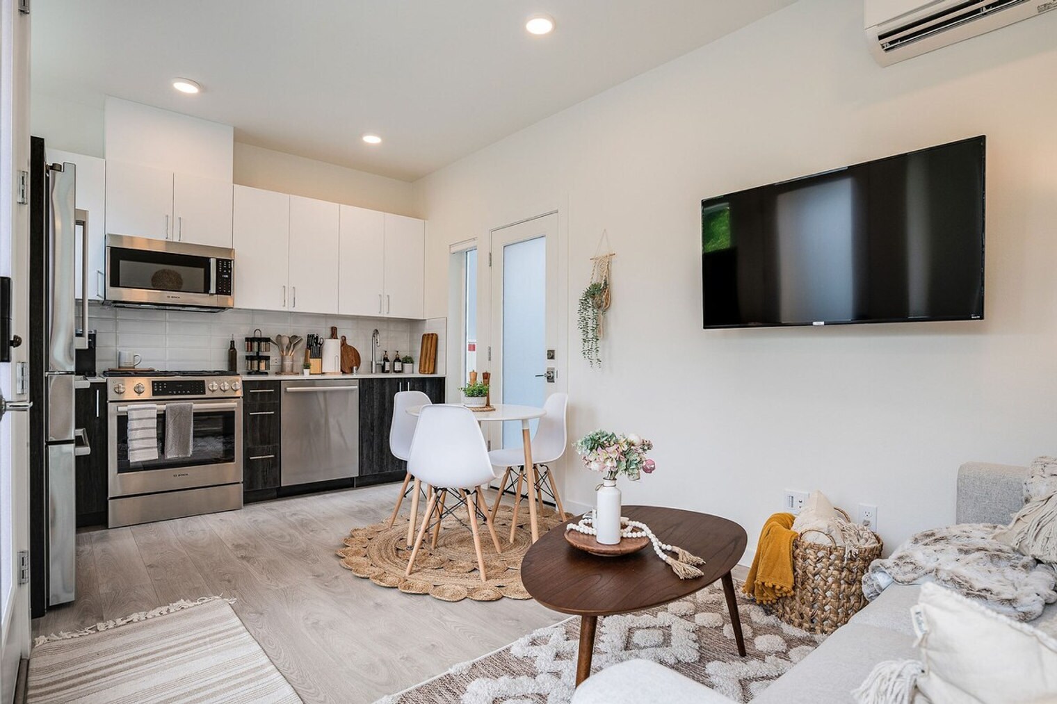 Building Photo - 1414 E Howell St