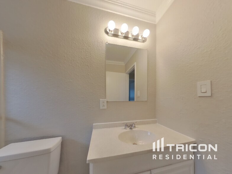 Building Photo - 121 Hodges St