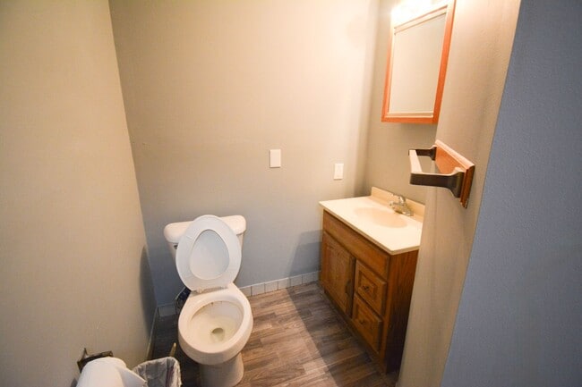 Building Photo - For Rent: Updated 3 Bed, 1.5 Bath Home — Available Immediately