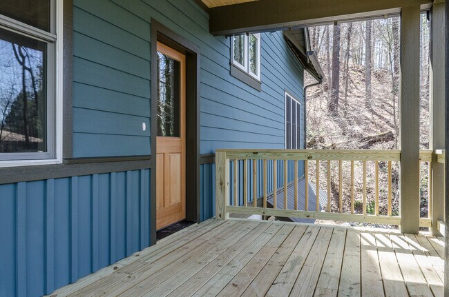 Building Photo - Gorgeous,  North Asheville Cottage