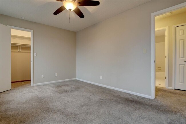 Building Photo - 10701 Hobbit Ln