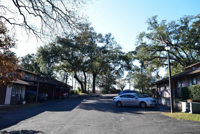 Building Photo - 410 Westwood Dr