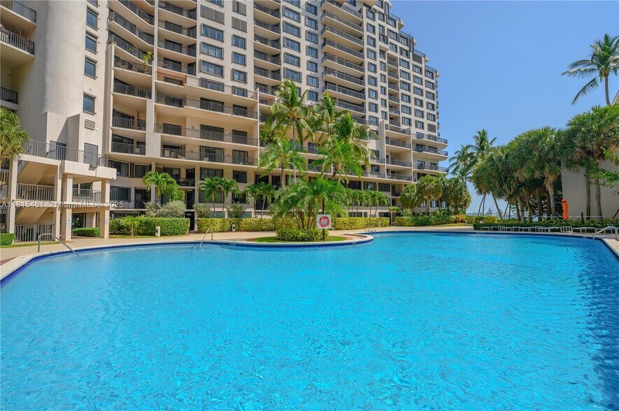 Building Photo - 540 Brickell Key Dr