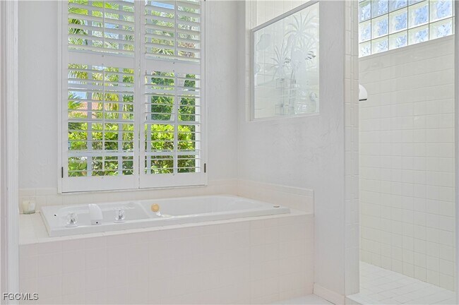 Building Photo - 3681 Lakemont Dr