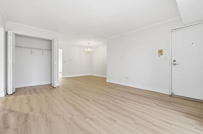 Building Photo - 382 Oak Trails Rd