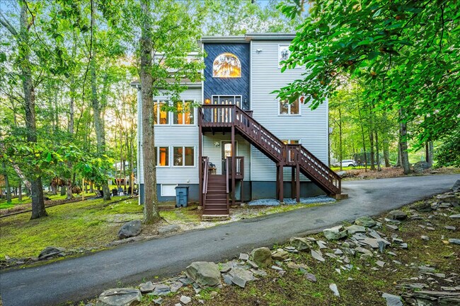 Building Photo - 1825 Jennifer Dr