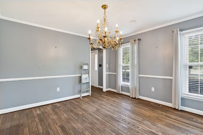Building Photo - 636 N Wilkinson Dr