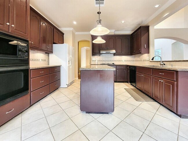 Building Photo - 10526 Grand Oak Cir