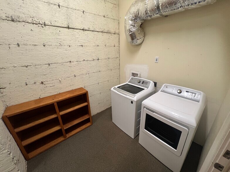 Building Photo - 10653 Douglas Ln