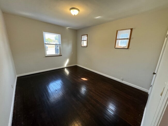 Building Photo - DELHI - Adorable 3bed 2ba brick cape cod