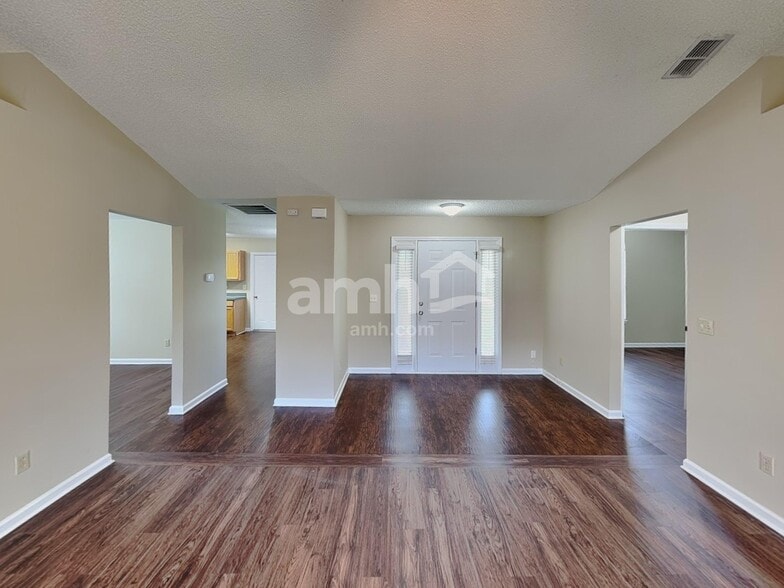 Building Photo - 11062 Gullwing Ct