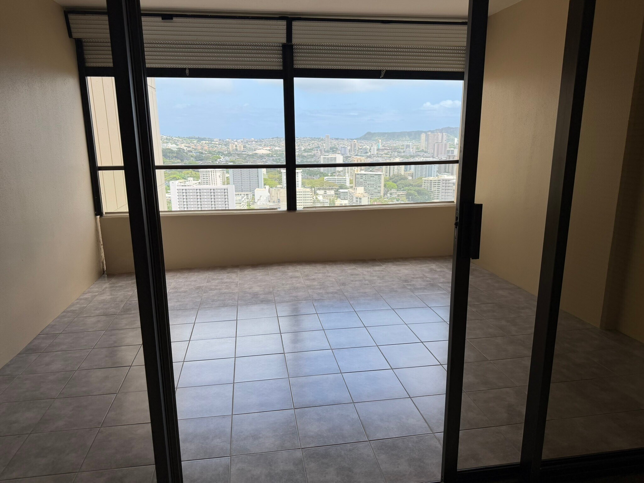 Large Covered Lanai - 1717 Mott-Smith Dr