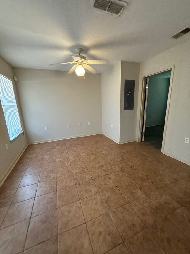 Building Photo - 2 bed 2 bath at Avalon on Pensacola! Available now!