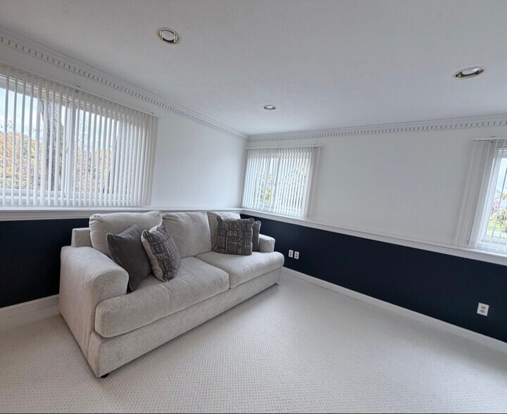 Building Photo - 4205 Brookcrest Dr SW