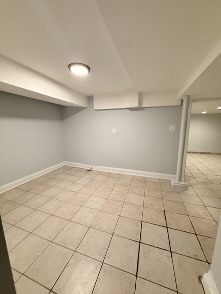 Building Photo - 1745 W North Shore Ave