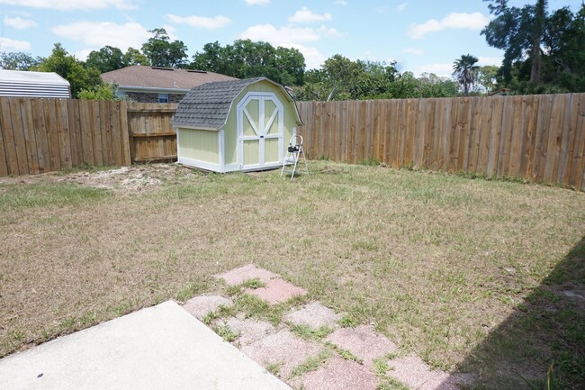 Building Photo - 3 Bedroom 2 Bathroom Corner lot home