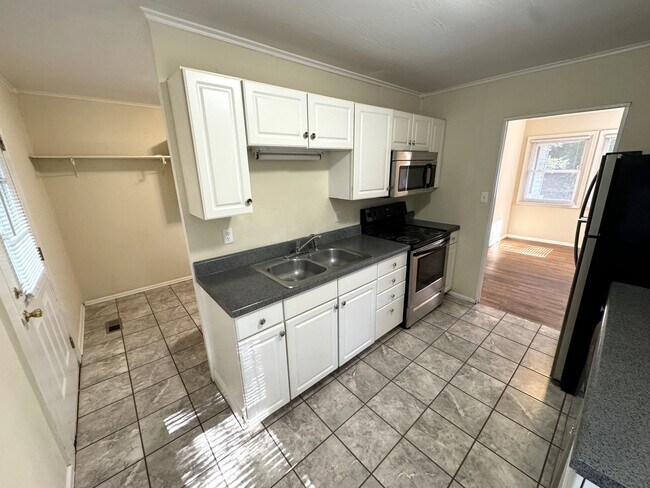 Building Photo - Five Points 3br House - Fall 2026 Prelease