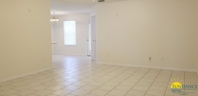 Building Photo - Great 3 Bedroom Home in Fort Walton Beach