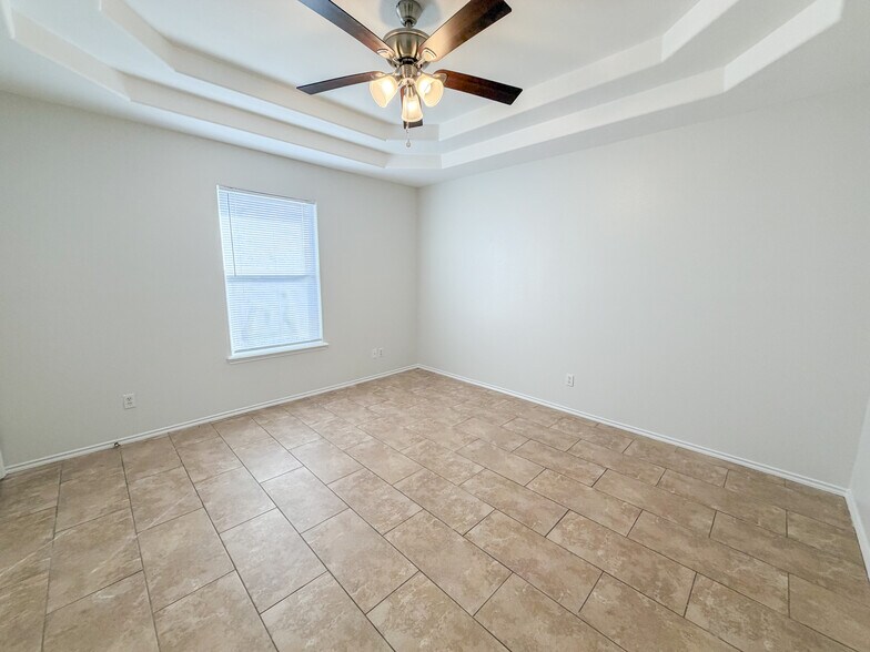 Building Photo - 709 Sonesta Dr