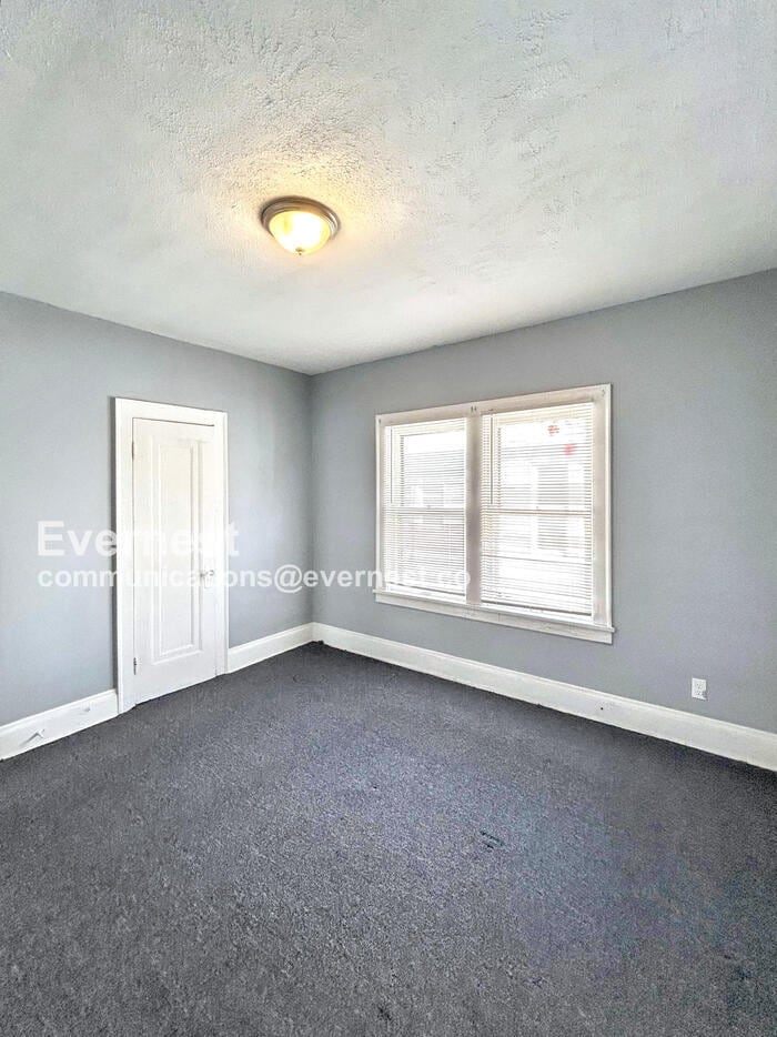 Building Photo - 3378 E 135th St